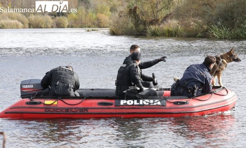 Lancha de los Geos en el río Tormes en la búsqueda de una persona desaparecida en Salamanca en 2018. Foto de archivo