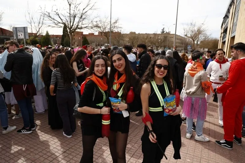 Desfile de las fiestas de la Facultad de Ciencias Sociales de la USAL en el Campus Unamuno. Foto de David Sañudo