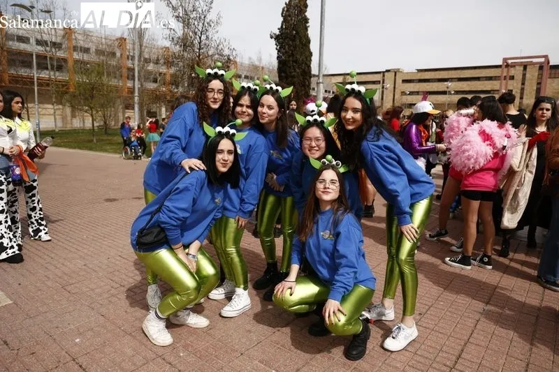 Desfile de las fiestas de la Facultad de Ciencias Sociales de la USAL en el Campus Unamuno. Foto de David Sañudo
