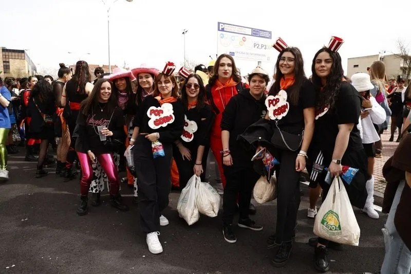 Desfile de las fiestas de la Facultad de Ciencias Sociales de la USAL en el Campus Unamuno. Foto de David Sañudo
