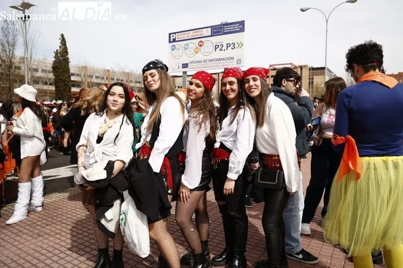 Desfile de las fiestas de la Facultad de Ciencias Sociales de la USAL en el Campus Unamuno. Foto de David Sañudo