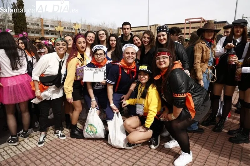 Desfile de las fiestas de la Facultad de Ciencias Sociales de la USAL en el Campus Unamuno. Foto de David Sañudo