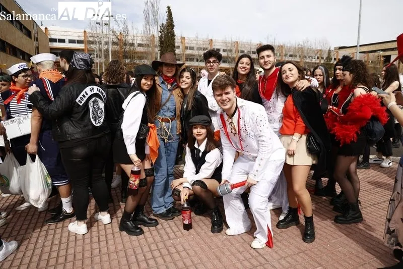 Desfile de las fiestas de la Facultad de Ciencias Sociales de la USAL en el Campus Unamuno. Foto de David Sañudo