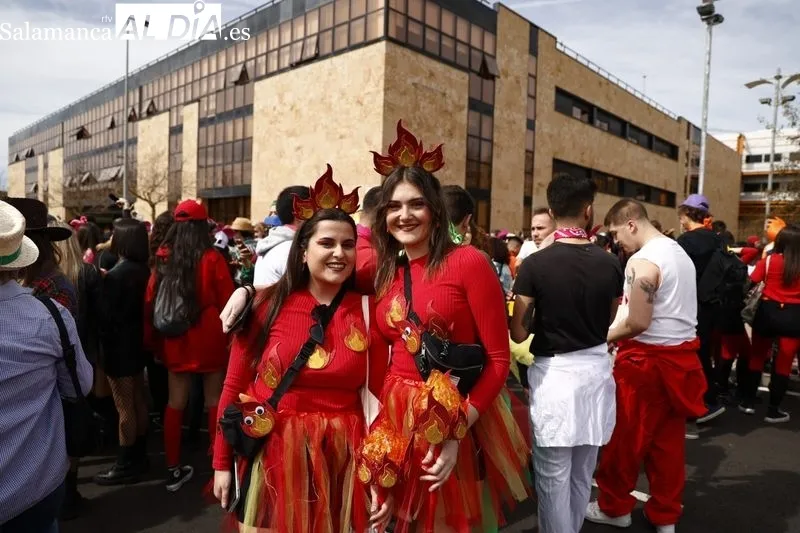 Desfile de las fiestas de la Facultad de Ciencias Sociales de la USAL en el Campus Unamuno. Foto de David Sañudo