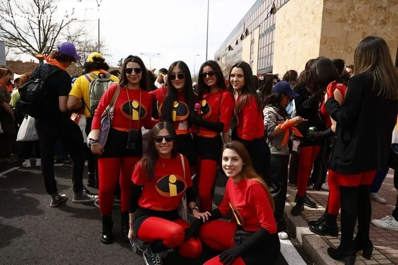 Desfile de las fiestas de la Facultad de Ciencias Sociales de la USAL en el Campus Unamuno. Foto de David Sañudo