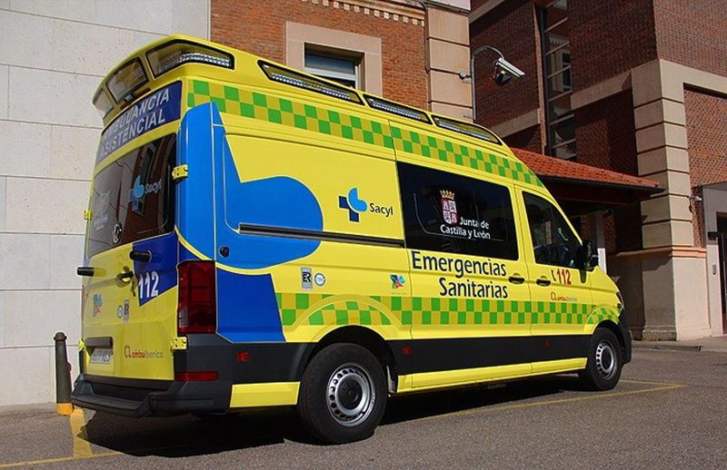 Foto 1 - Una persona fallecida y otras tres heridas al volcar un turismo en Muelas del Pan (Zamora), una de ellas ha sido trasladada a Salamanca
