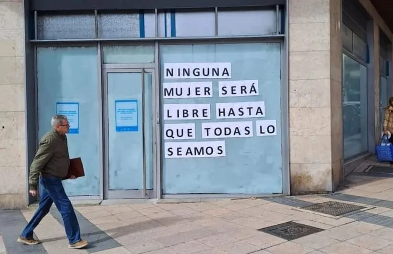 Una de las frases que se puede leer en el barrio del Oeste, con motivo del Día de la Mujer. Foto Asociación Vecinal Zoes