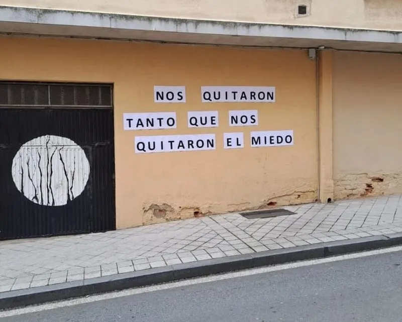 Una de las frases que se puede leer en el barrio del Oeste, con motivo del Día de la Mujer. Foto Asociación Vecinal Zoes