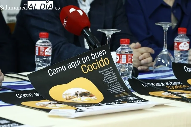 Presentación de la VIII Guía del Cocido 2023, en la Escuela de Hostelería de Santa Marta de Tormes. Foto de David Sañudo