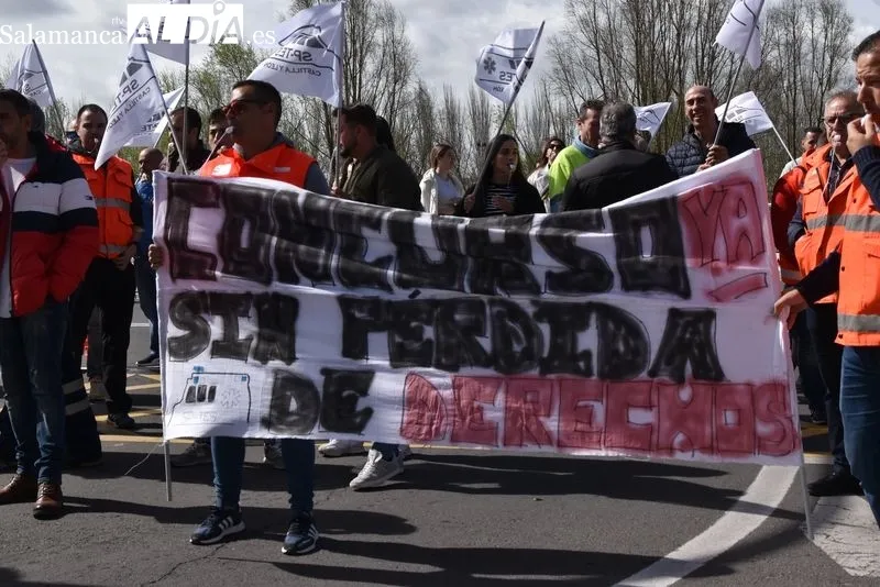 El Comité de Empresas de Ambulancias se concentra frente al Hospital: 