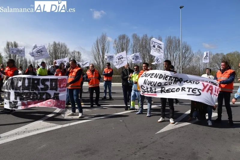 El Comité de Empresas de Ambulancias se concentra frente al Hospital: 