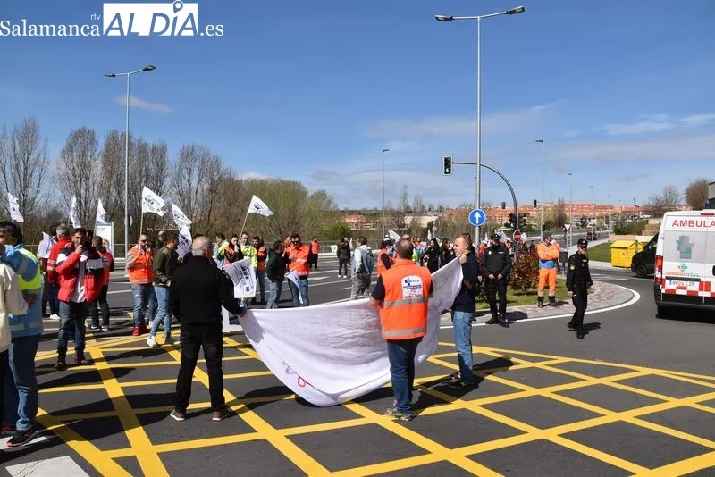 El Comité de Empresas de Ambulancias se concentra frente al Hospital: 
