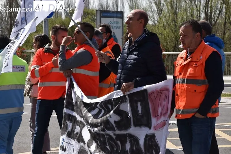 El Comité de Empresas de Ambulancias se concentra frente al Hospital: 