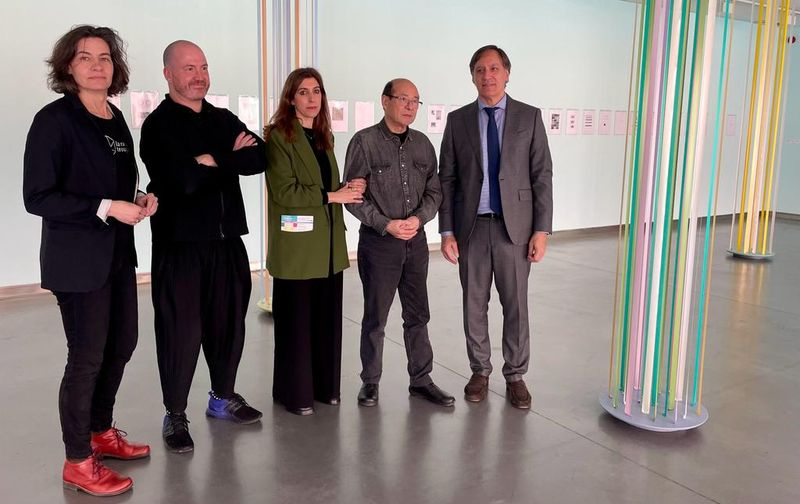 El alcalde de Salamanca, Carlos García Carbayo, el director del CA2M, Manuel Segade, el artista japonés, Mitsuo Miura, y la comisaria Tania Pardo, en el DA2, en la inauguración de ‘Casi 1000 m² para dos paisajes’,