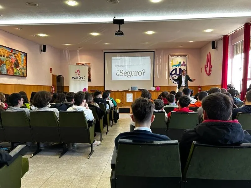 Feria de estudios superiores “Un paso hacia tu futuro” en el colegio Marista Champagnat de Salamanca