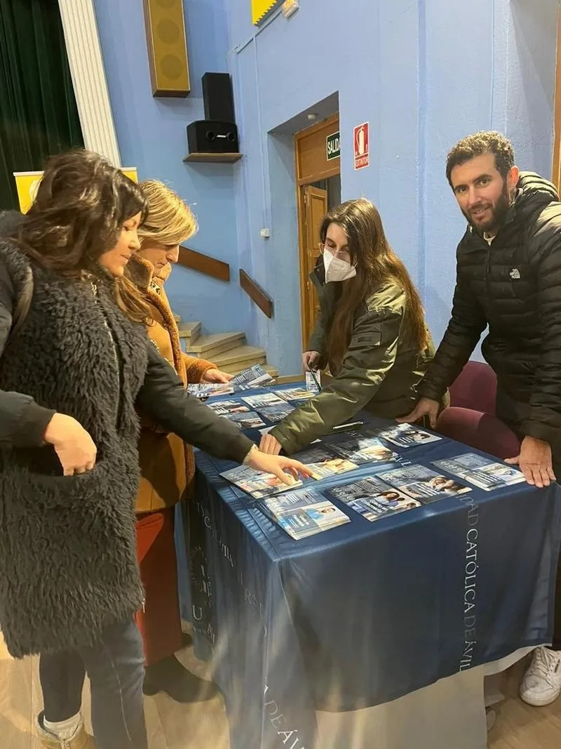 Feria de estudios superiores “Un paso hacia tu futuro” en el colegio Marista Champagnat de Salamanca