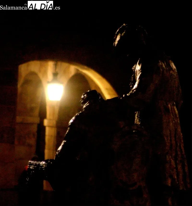 Monumento a Alberto Churriguera y al Conde Francos, en la plaza Poeta Iglesias, realizado por el escultor Fernando Mayoral. Foto de José Amador Martín