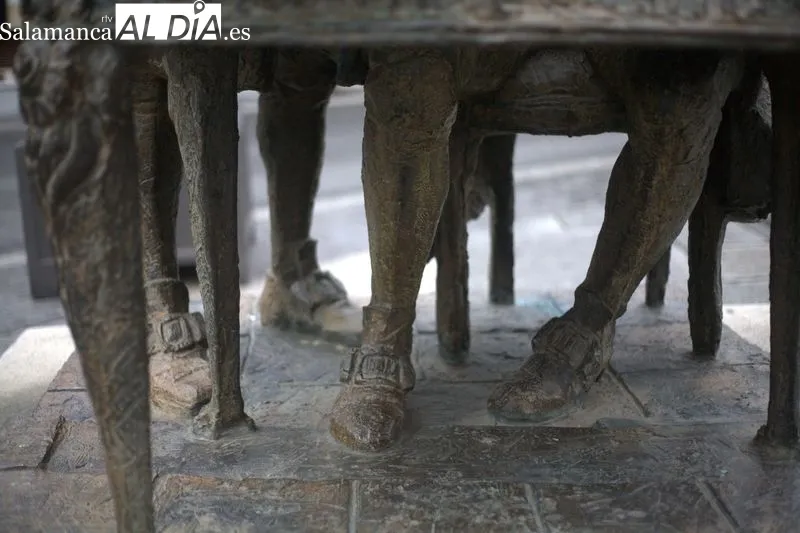 Monumento a Alberto Churriguera y al Conde Francos, en la plaza Poeta Iglesias, realizado por el escultor Fernando Mayoral. Foto de José Amador Martín