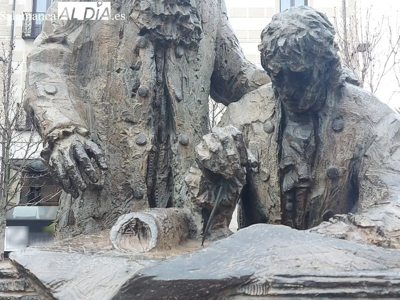 Monumento a Alberto Churriguera y al Conde Francos, en la plaza Poeta Iglesias, realizado por el escultor Fernando Mayoral. Foto de José Amador Martín