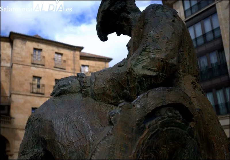 Monumento a Alberto Churriguera y al Conde Francos, en la plaza Poeta Iglesias, realizado por el escultor Fernando Mayoral. Foto de José Amador Martín