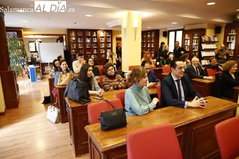 Araceli Mangas ha recibido este miércoles el Premio 'Beatriz Galindo' del Colegio de Abogados de Salamanca. Foto de David Sañudo