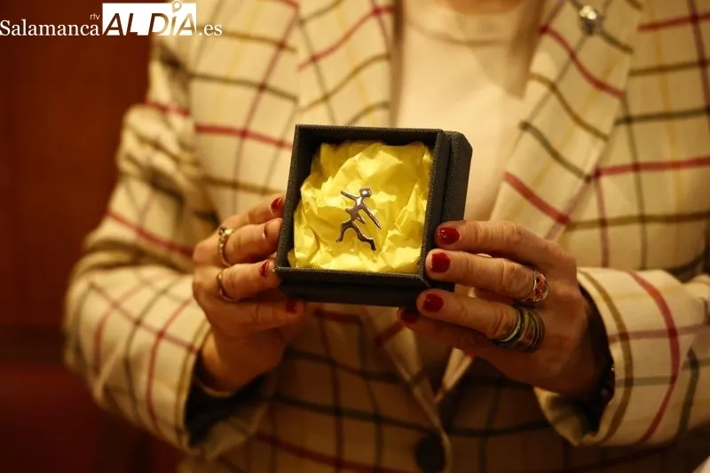 Araceli Mangas ha recibido este miércoles el Premio 'Beatriz Galindo' del Colegio de Abogados de Salamanca. Foto de David Sañudo