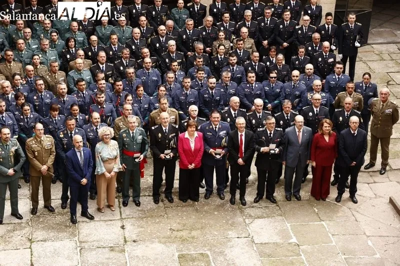 Acto de entrega de la medalla de la USAL a las Fuerzas Armadas, Policía Nacional, Guardia Civil y Policía Local. Foto de David Sañudo