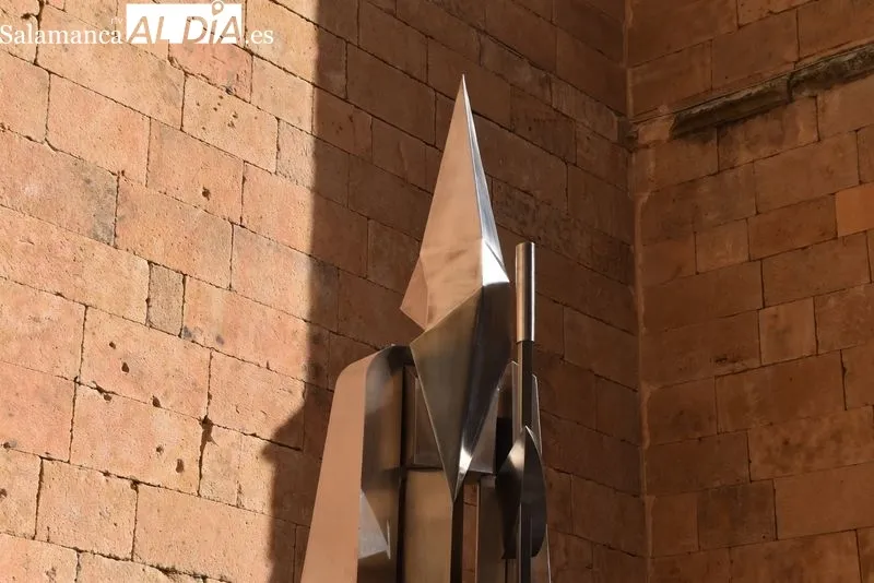 Inauguración de la escultura dedicada al ‘Cofrade’ en la plaza de San Benito. Foto de Vanesa Martins