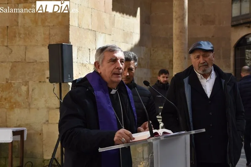Inauguración de la escultura dedicada al ‘Cofrade’ en la plaza de San Benito. Foto de Vanesa Martins