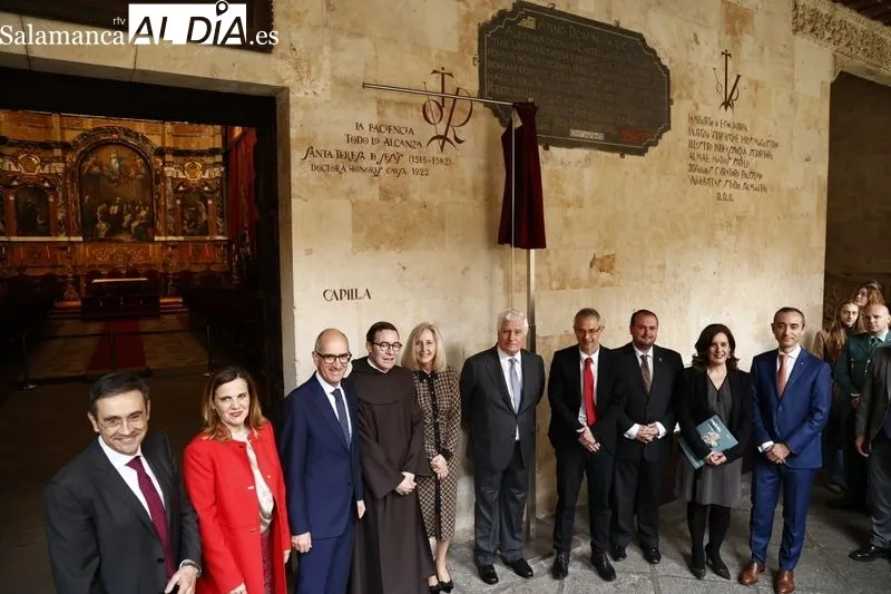 Inauguración del vítor conmemorativo de Santa Teresa en la Universidad de Salamanca