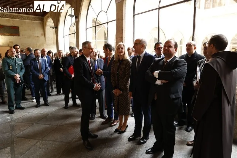 Inauguración del vítor conmemorativo de Santa Teresa en la Universidad de Salamanca
