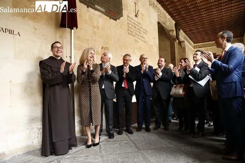 Inauguración del vítor conmemorativo de Santa Teresa en la Universidad de Salamanca