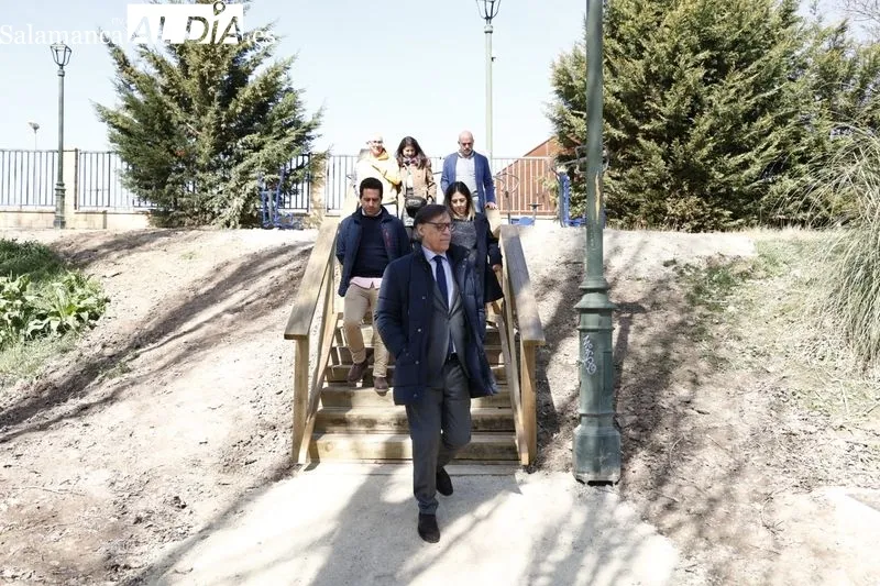 Visita del alcalde de Salamanca, Carlos García Carbayo, a los trabajos que convertirán al Parque de Huerta Otea en un Centro Ambiental de energías renovables. Foto de David Sañudo