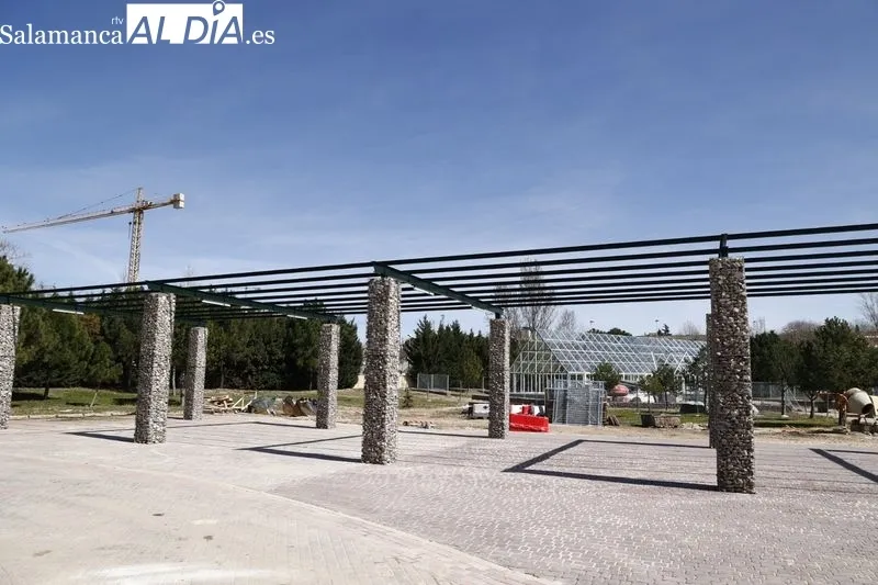 Visita del alcalde de Salamanca, Carlos García Carbayo, a los trabajos que convertirán al Parque de Huerta Otea en un Centro Ambiental de energías renovables. Foto de David Sañudo