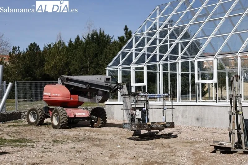 Visita del alcalde de Salamanca, Carlos García Carbayo, a los trabajos que convertirán al Parque de Huerta Otea en un Centro Ambiental de energías renovables. Foto de David Sañudo