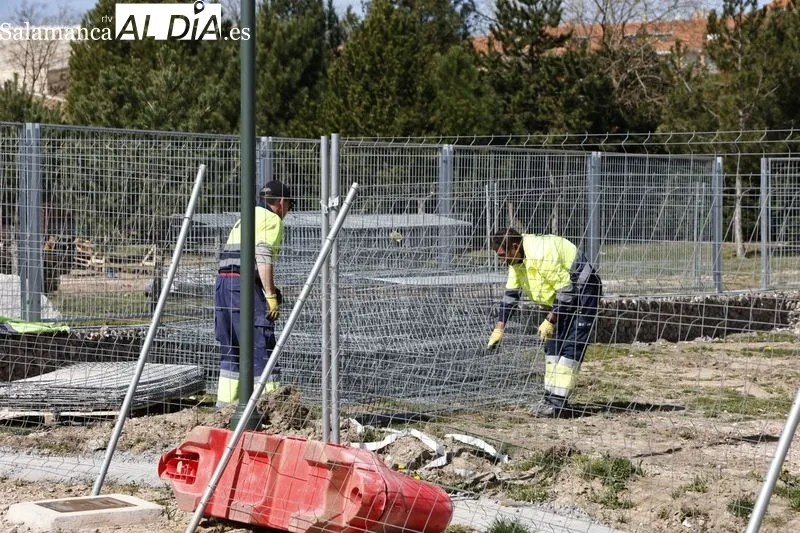 Visita del alcalde de Salamanca, Carlos García Carbayo, a los trabajos que convertirán al Parque de Huerta Otea en un Centro Ambiental de energías renovables. Foto de David Sañudo