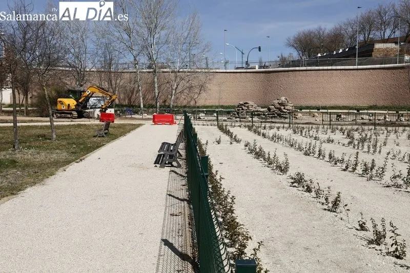 Visita del alcalde de Salamanca, Carlos García Carbayo, a los trabajos que convertirán al Parque de Huerta Otea en un Centro Ambiental de energías renovables. Foto de David Sañudo