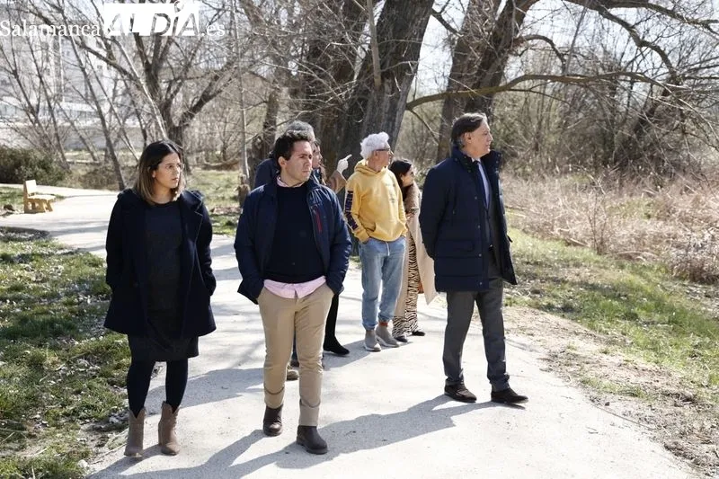 Visita del alcalde de Salamanca, Carlos García Carbayo, a los trabajos que convertirán al Parque de Huerta Otea en un Centro Ambiental de energías renovables. Foto de David Sañudo