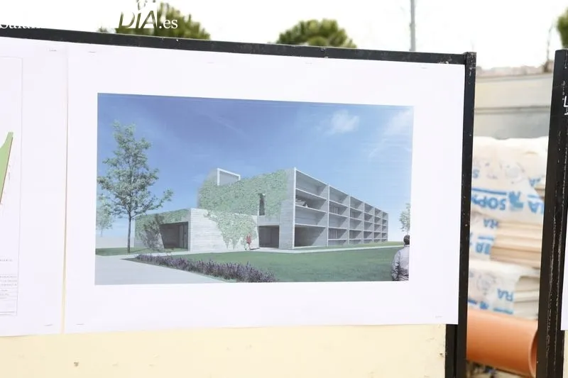 El alcalde de Salamanca, Carlos García Carbayo, visita las obras de la Incubadora de Empresas de Biotecnología, Bioingeniería y Salud, en el futuro Campus Agroambiental. Foto de David Sañudo