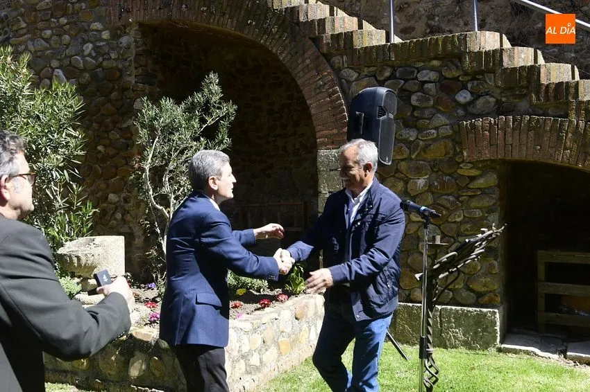 Foto 2 - Paradores reconoce a 3 trabajadores de su establecimiento en Mir&oacute;briga con 33 a&ntilde;os de antig&uuml;edad