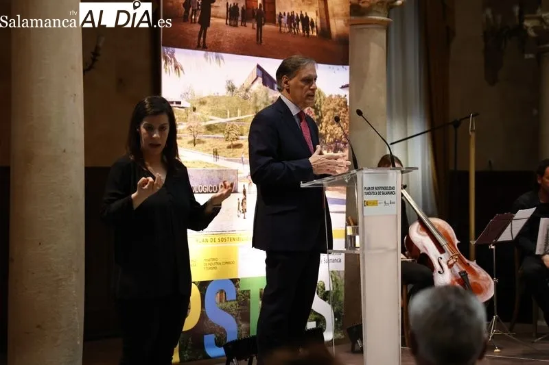 Presentación en el Casino del Plan de Sostenibilidad Turística: ‘Salamanca dorada, verde y azul’. Foto de David Sañudo
