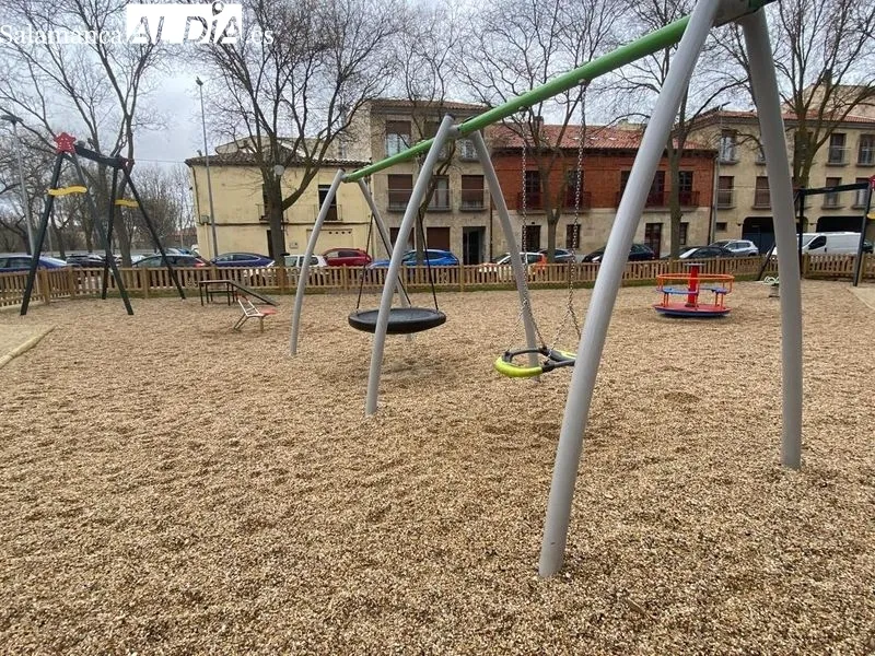 Nueva zona de juegos en la Plaza de Poniente | FOTOS: Vanesa Martins