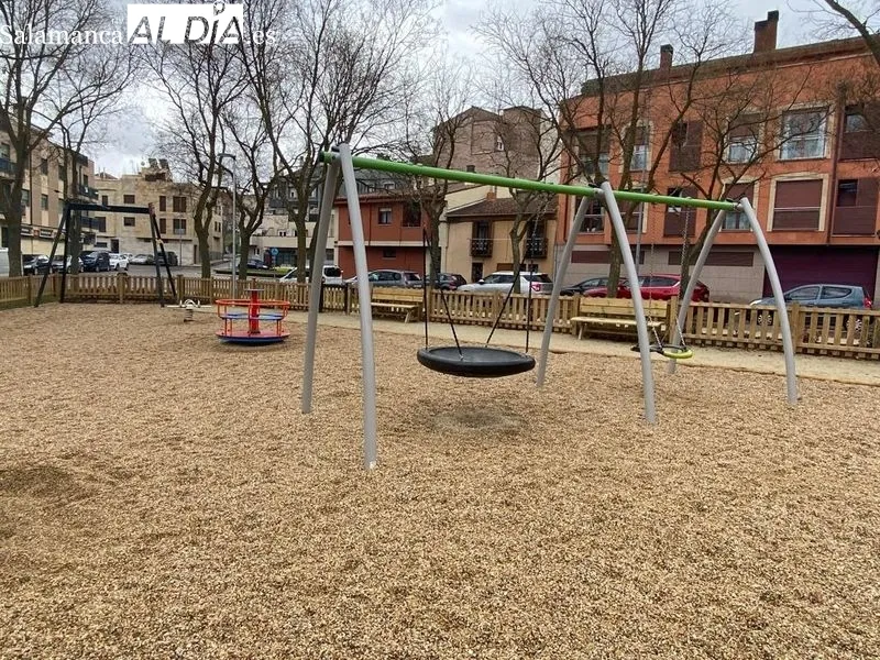 Nueva zona de juegos en la Plaza de Poniente | FOTOS: Vanesa Martins