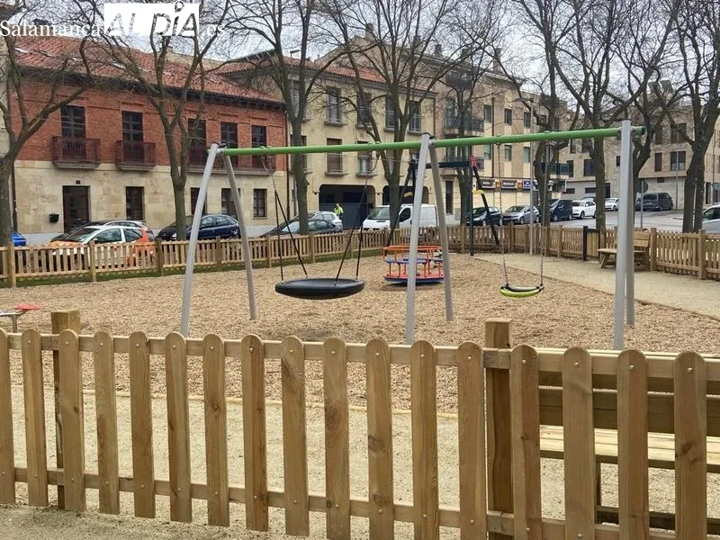 Nueva zona de juegos en la Plaza de Poniente | FOTOS: Vanesa Martins