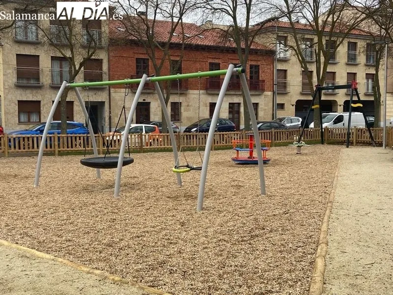 Nueva zona de juegos en la Plaza de Poniente | FOTOS: Vanesa Martins