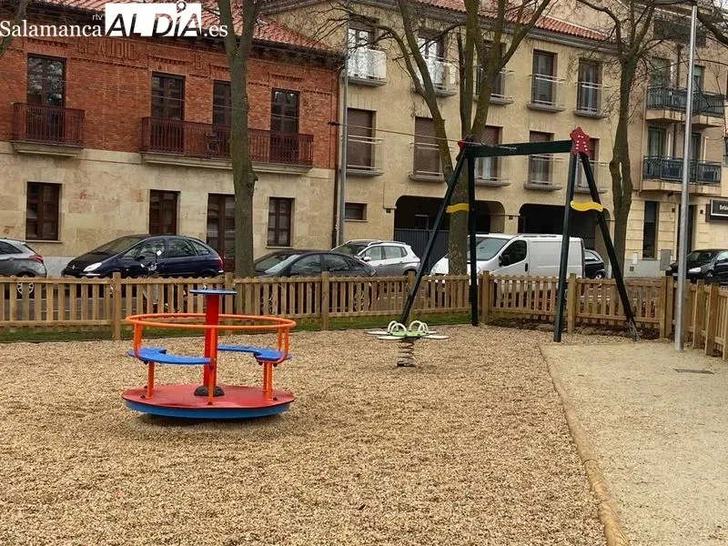 Nueva zona de juegos en la Plaza de Poniente | FOTOS: Vanesa Martins