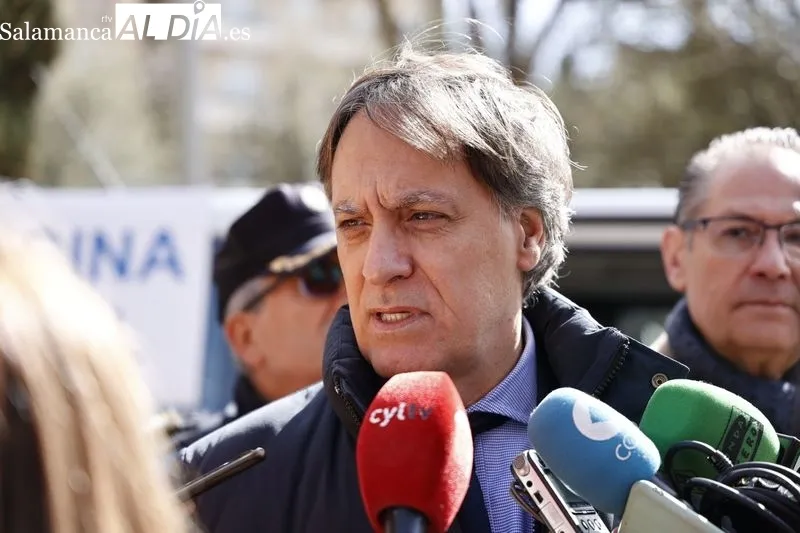 Presentación de la ‘Policía en el Barrio’ en la plaza de Barcelona. Foto de David Sañudo