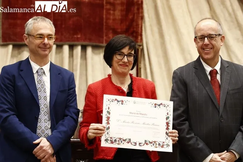 Entrega los premios María de Maeztu y Gloria Begué en un acto celebrado en el Paraninfo de la USAL. Foto de David Sañudo