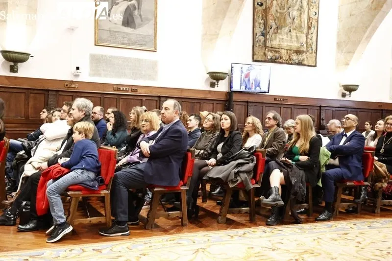 Entrega los premios María de Maeztu y Gloria Begué en un acto celebrado en el Paraninfo de la USAL. Foto de David Sañudo