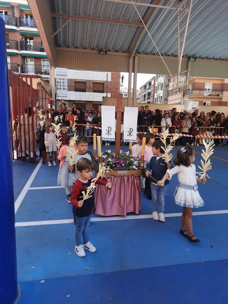Foto 3 - Salesianos María Auxiliadora celebra un año más la Procesión de Educaci&oacute;n Infantil